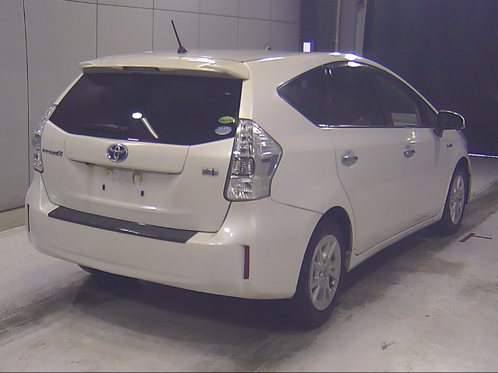 TOYOTA PRIUS ALPHA