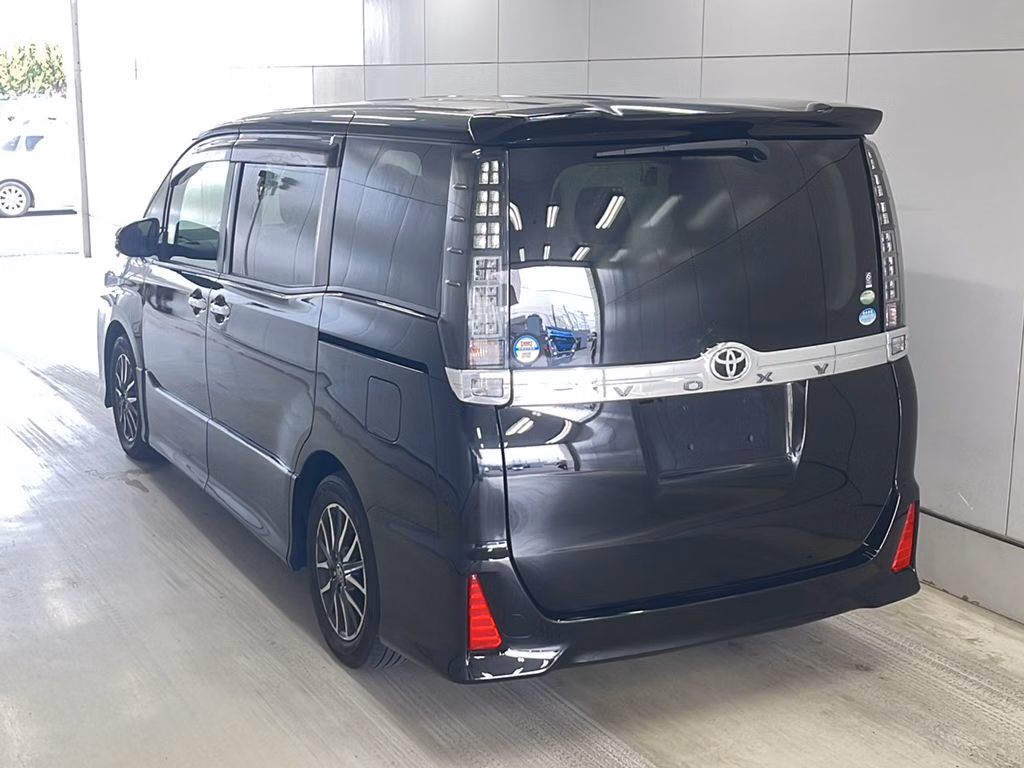 TOYOTA VOXY