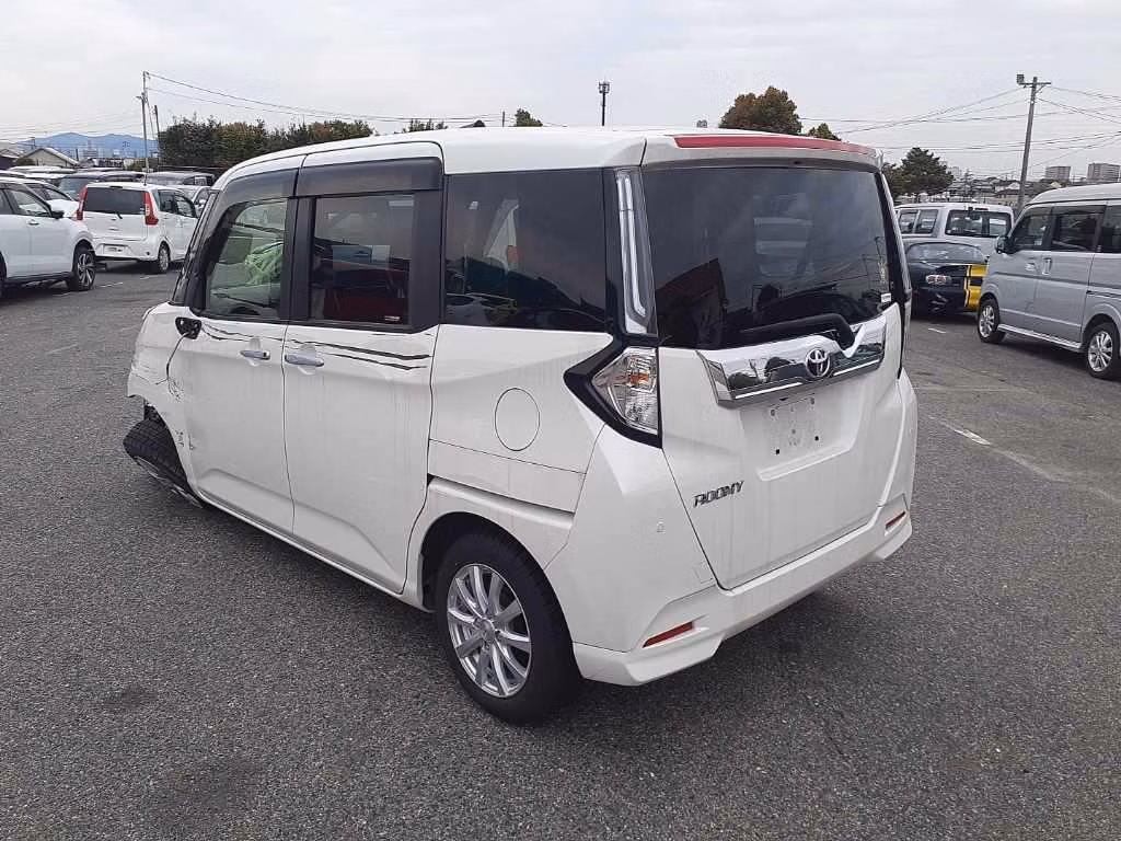 TOYOTA ROOMY