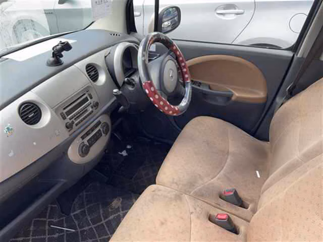 DAIHATSU MOVE LATTE