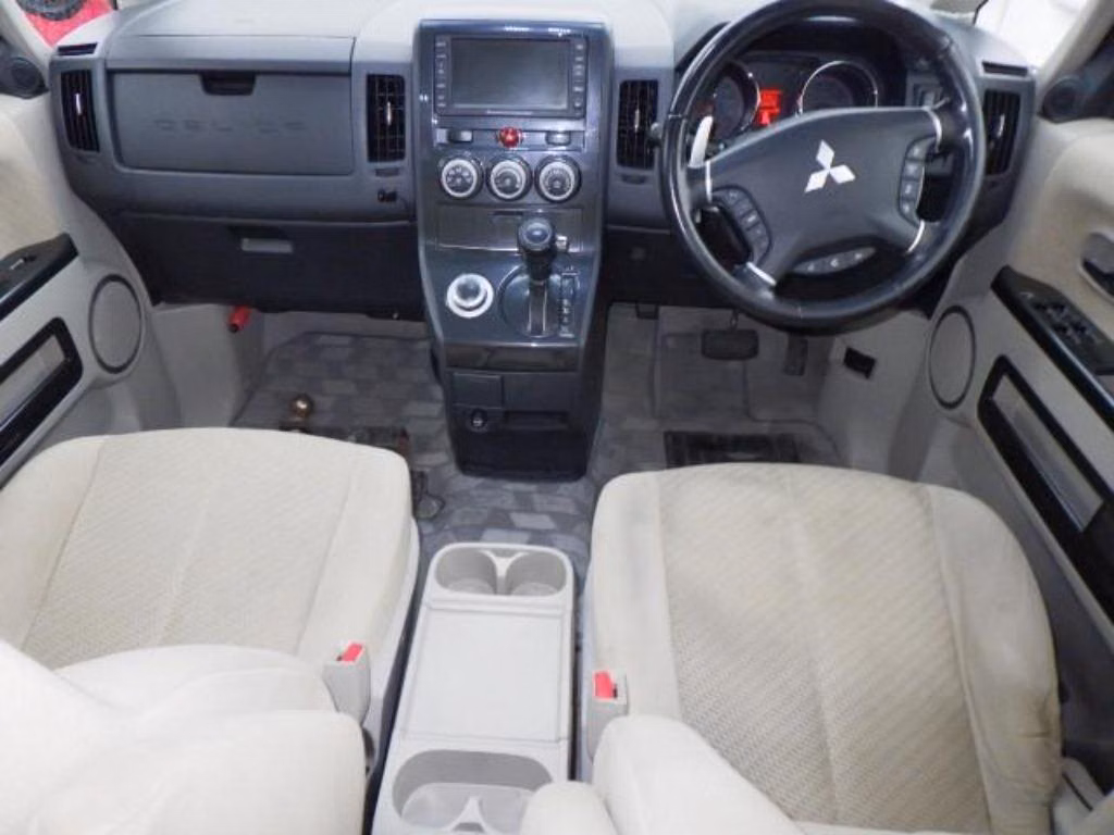 MITSUBISHI DELICA D:5