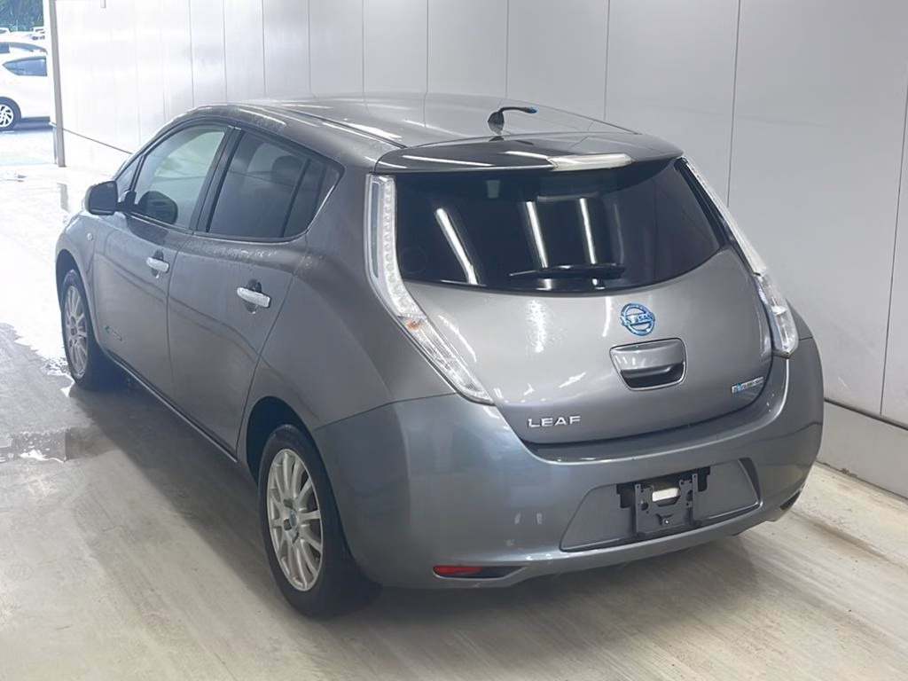 NISSAN LEAF