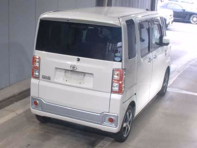 TOYOTA PIXIS MEGA
