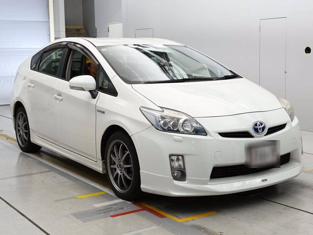 TOYOTA PRIUS