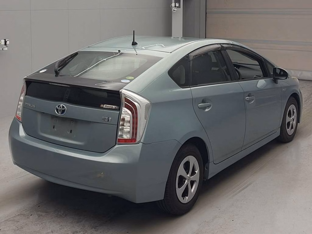 TOYOTA PRIUS