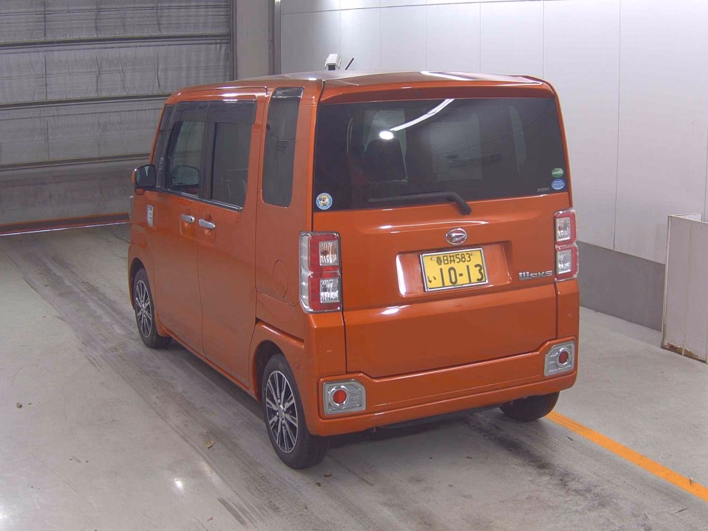 DAIHATSU WAKE