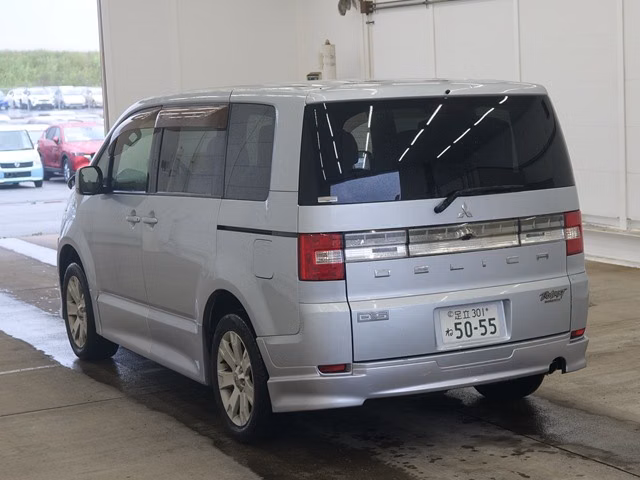 MITSUBISHI DELICA D:5