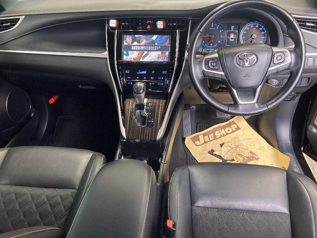 TOYOTA HARRIER