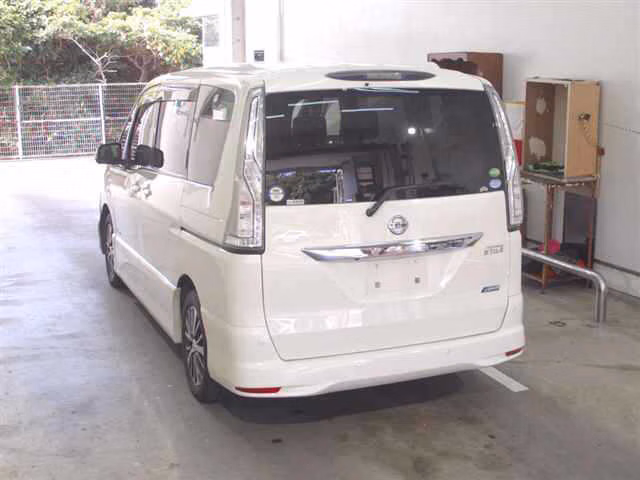 NISSAN SERENA