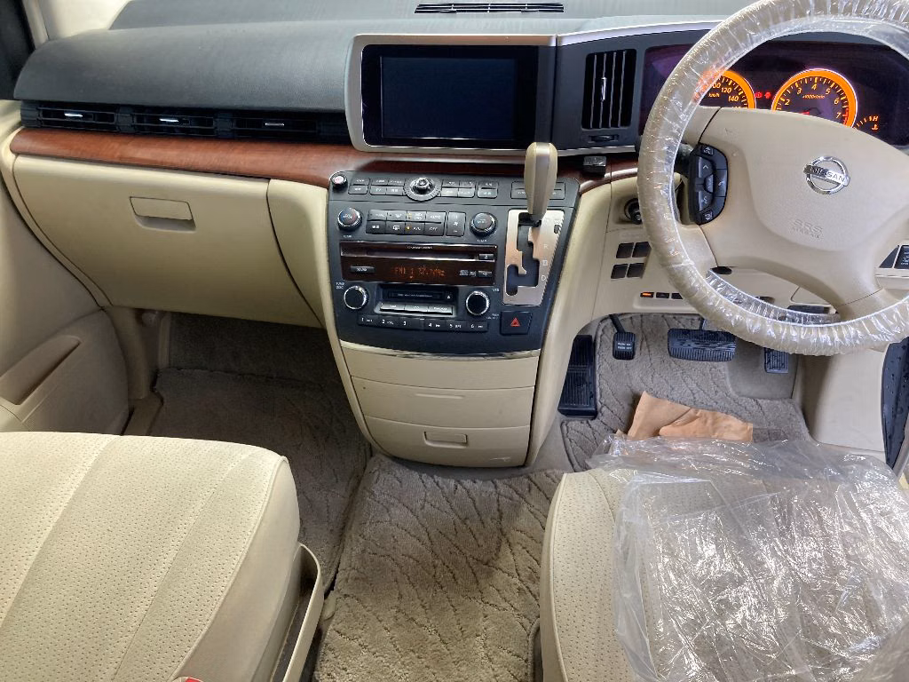 NISSAN ELGRAND