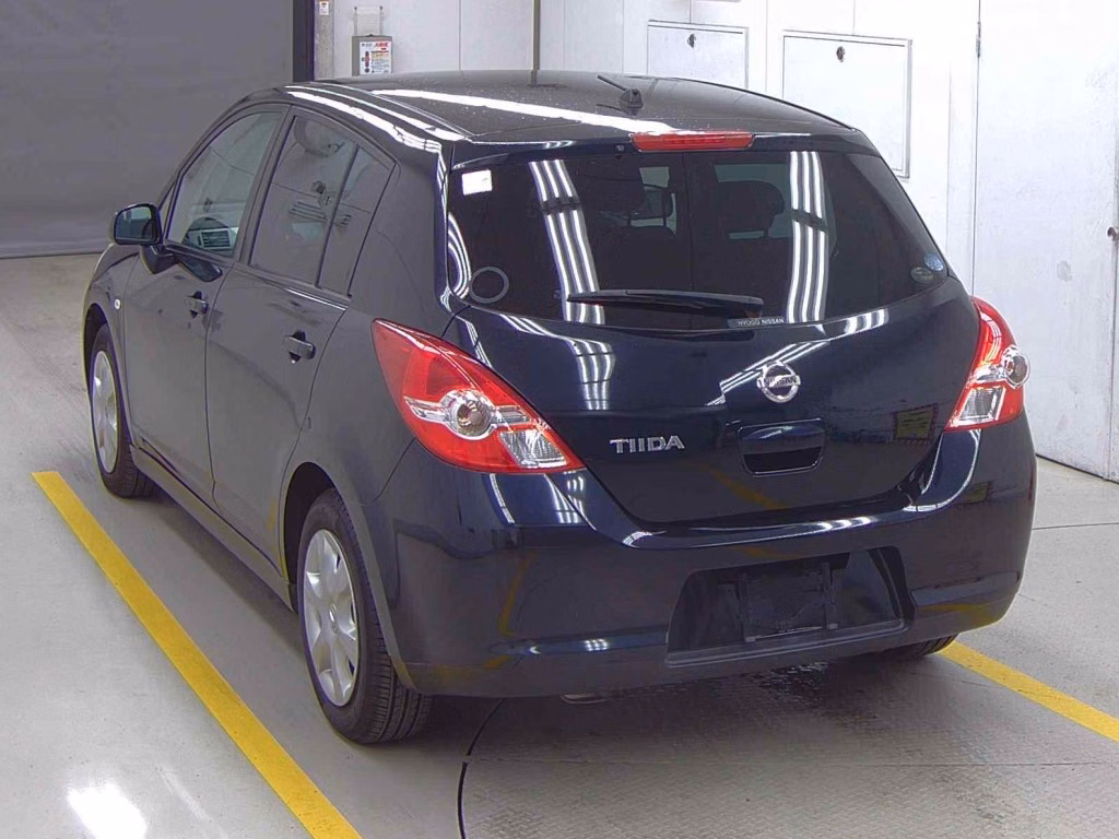 NISSAN TIIDA