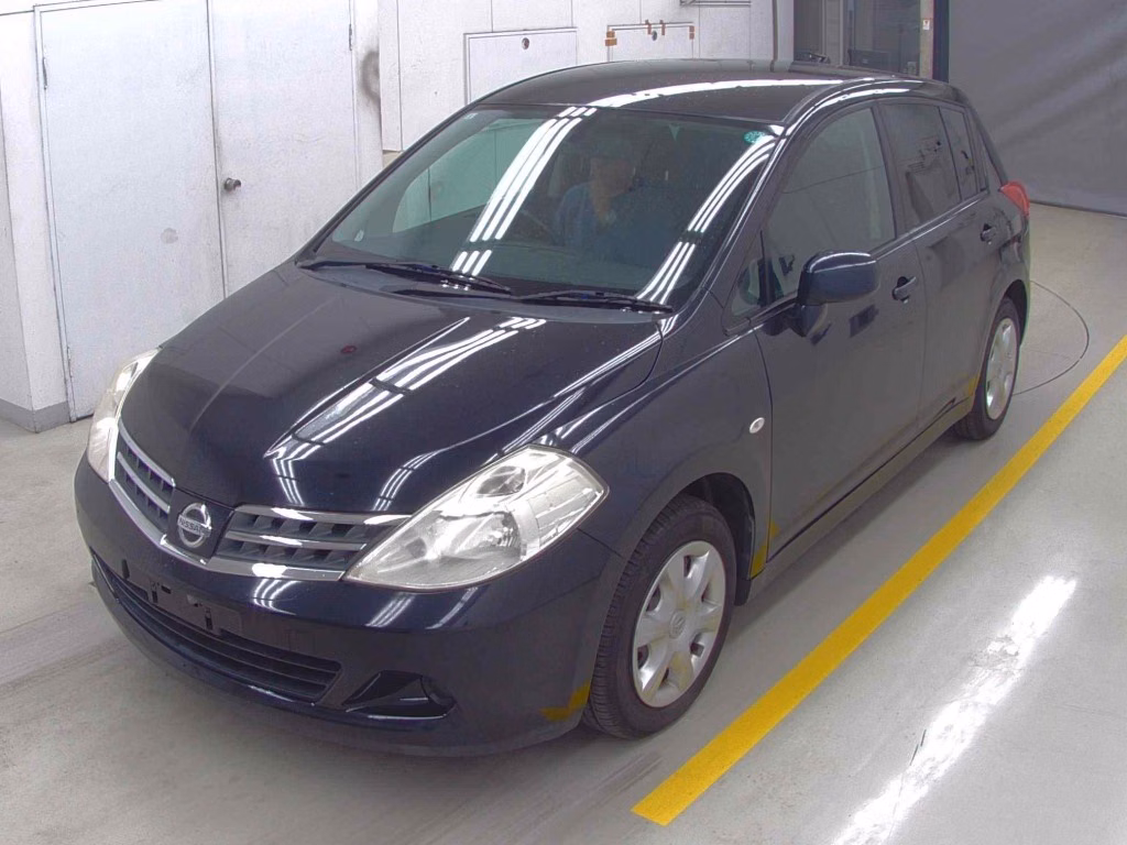 NISSAN TIIDA