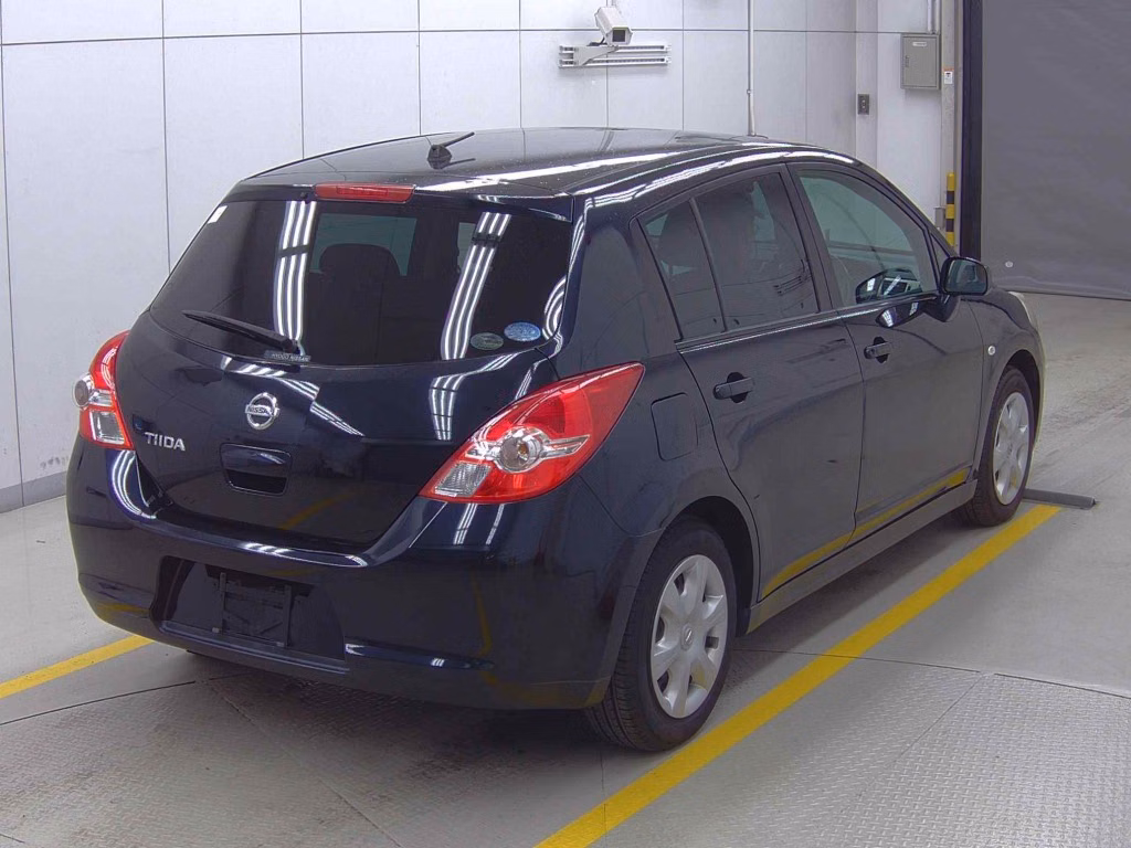 NISSAN TIIDA