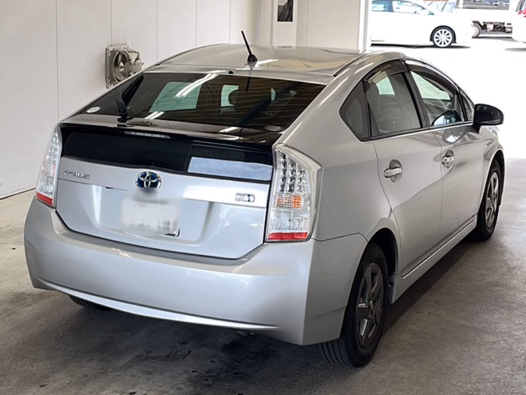 TOYOTA PRIUS
