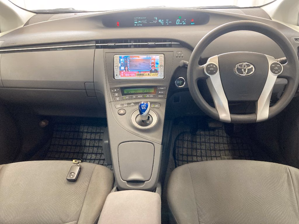 TOYOTA PRIUS