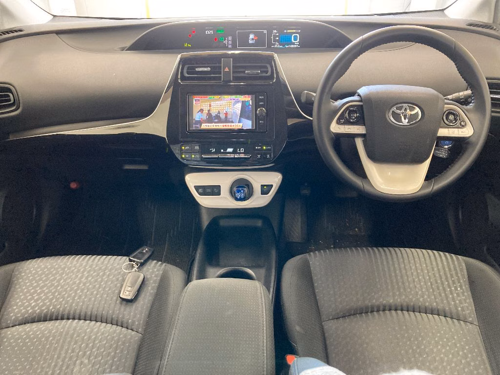 TOYOTA PRIUS