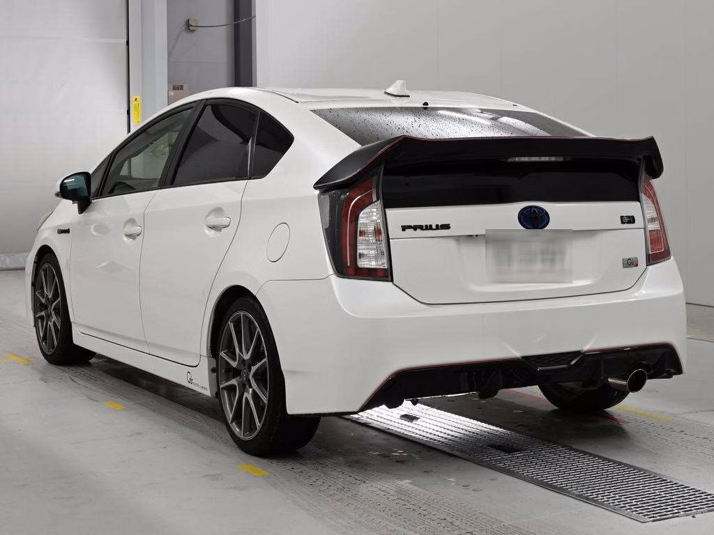 TOYOTA PRIUS