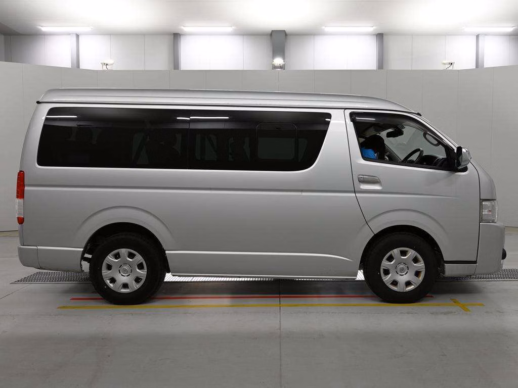 TOYOTA HIACE