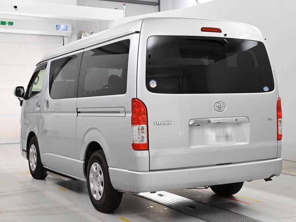 TOYOTA HIACE