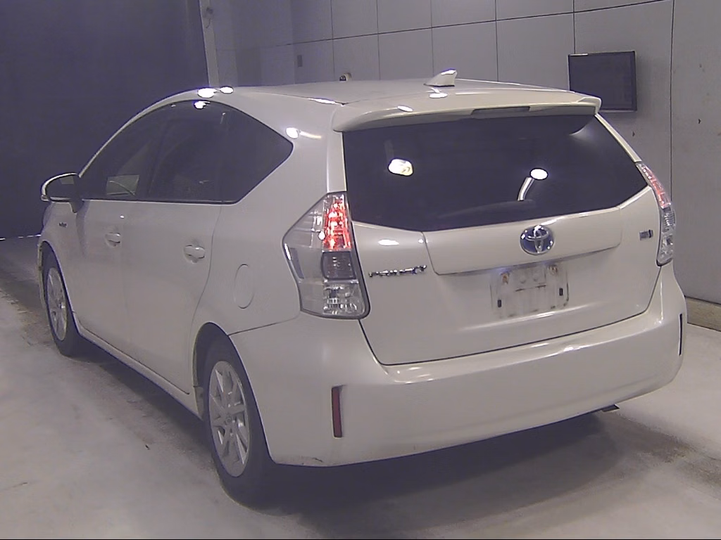 TOYOTA PRIUS ALPHA
