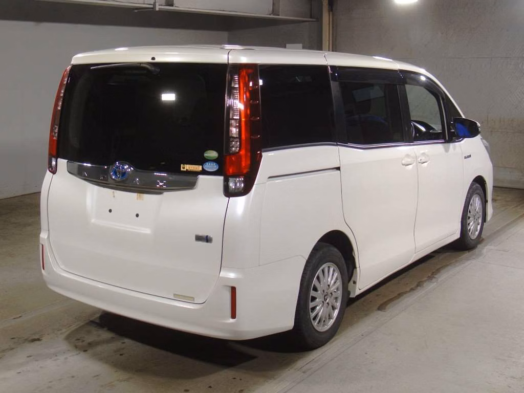 TOYOTA NOAH