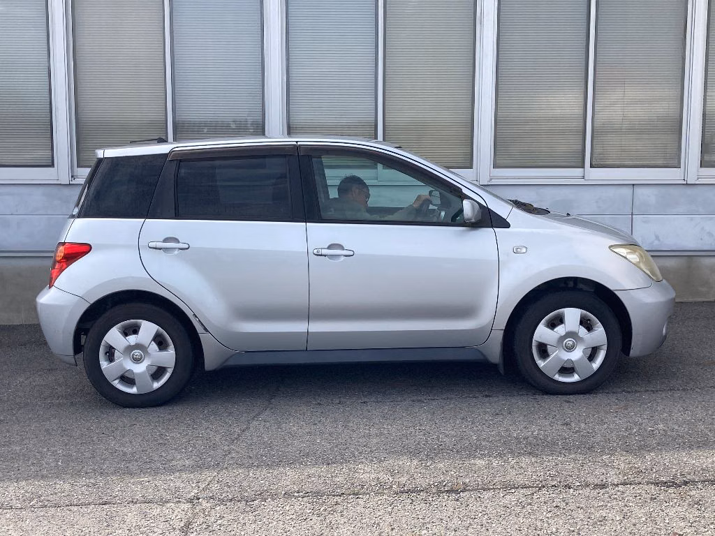 TOYOTA IST