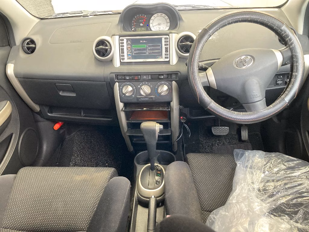 TOYOTA IST