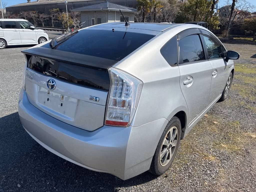 TOYOTA PRIUS