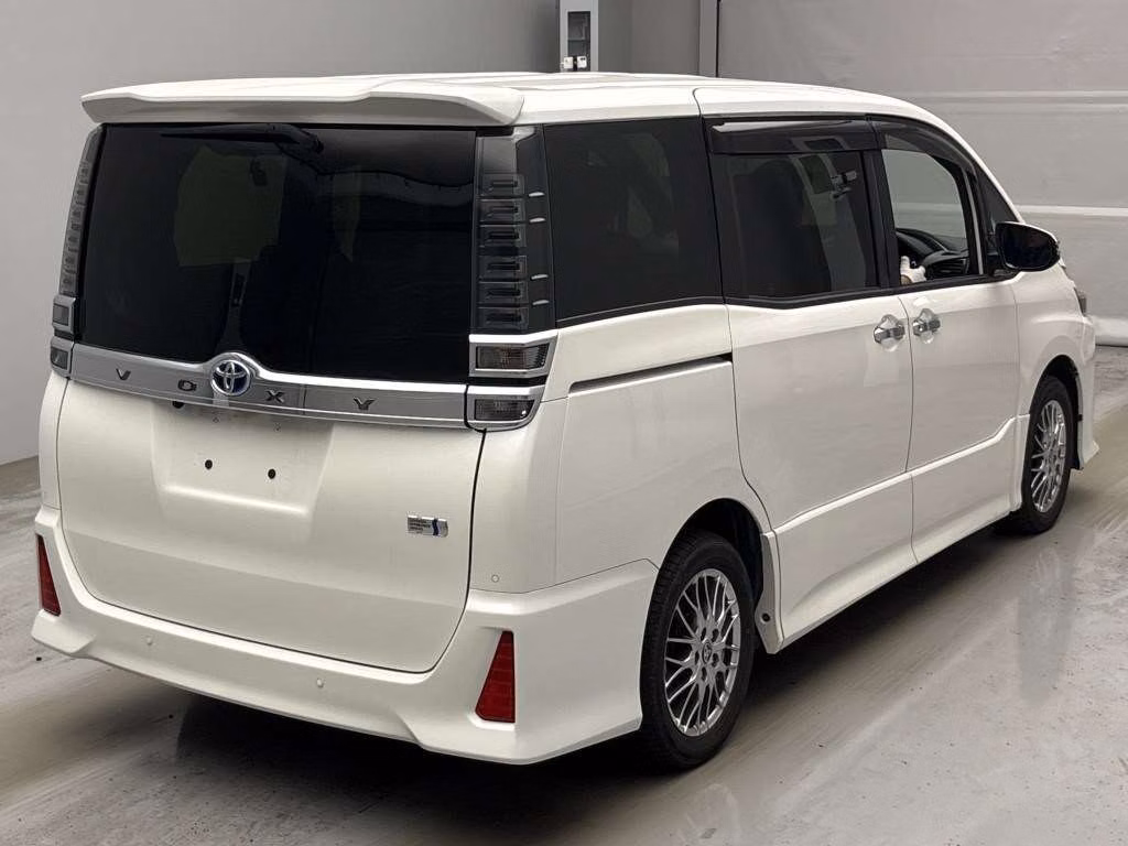 TOYOTA VOXY