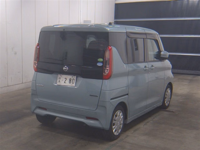 NISSAN ROOX