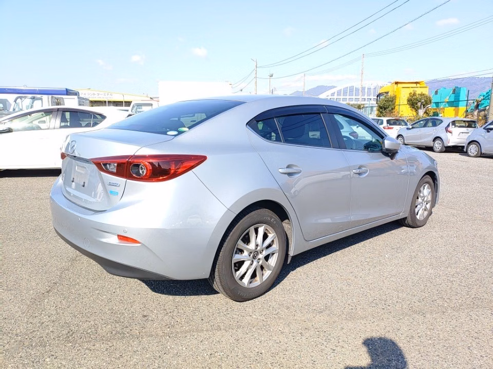 MAZDA AXELA