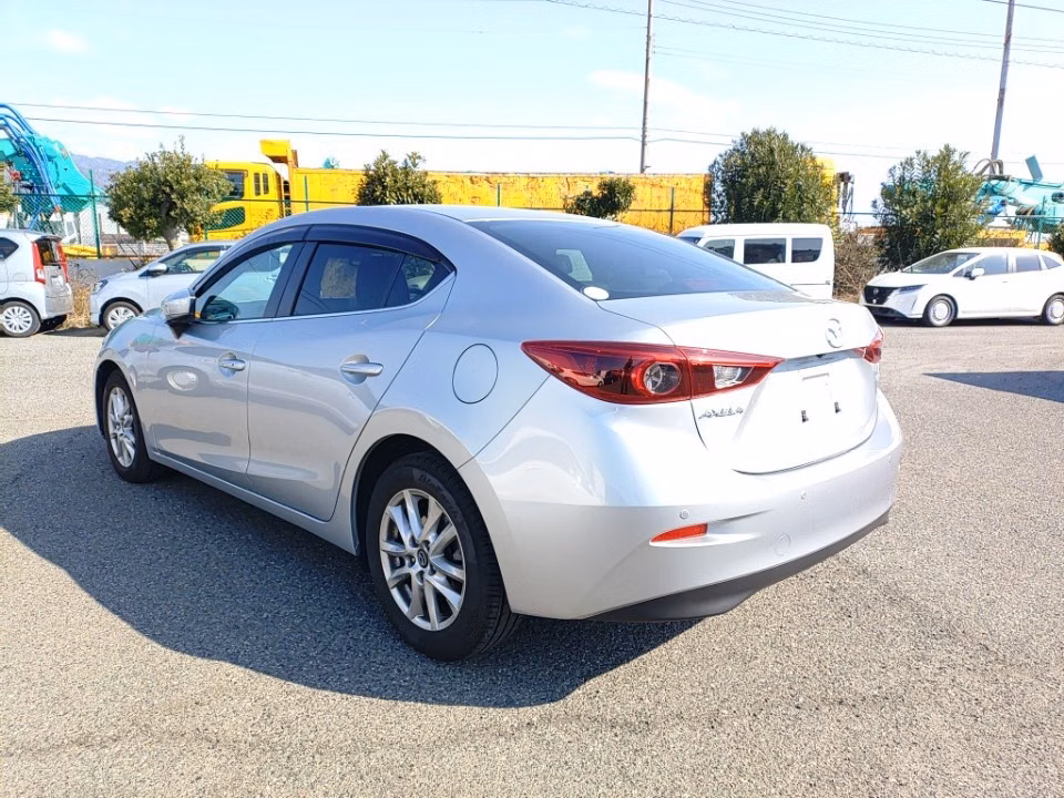 MAZDA AXELA