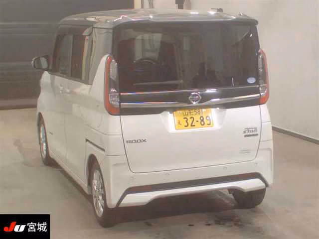 NISSAN ROOX