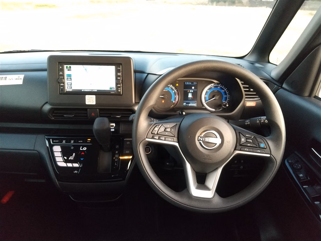 NISSAN ROOX