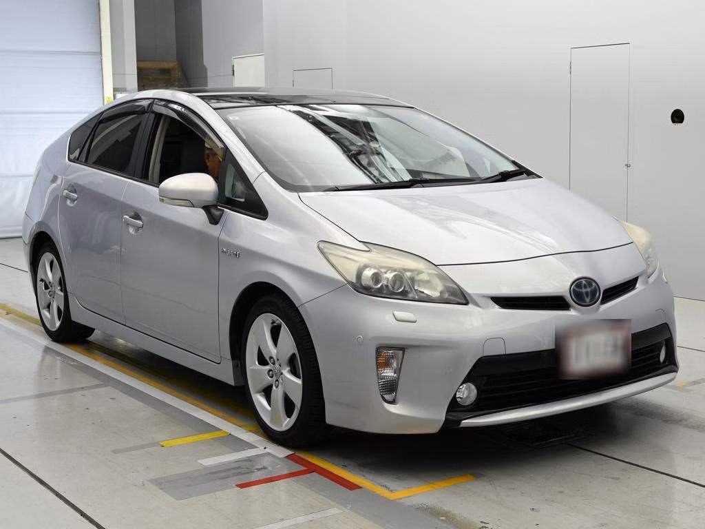 TOYOTA PRIUS