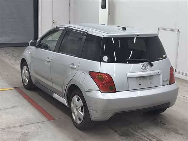 TOYOTA IST