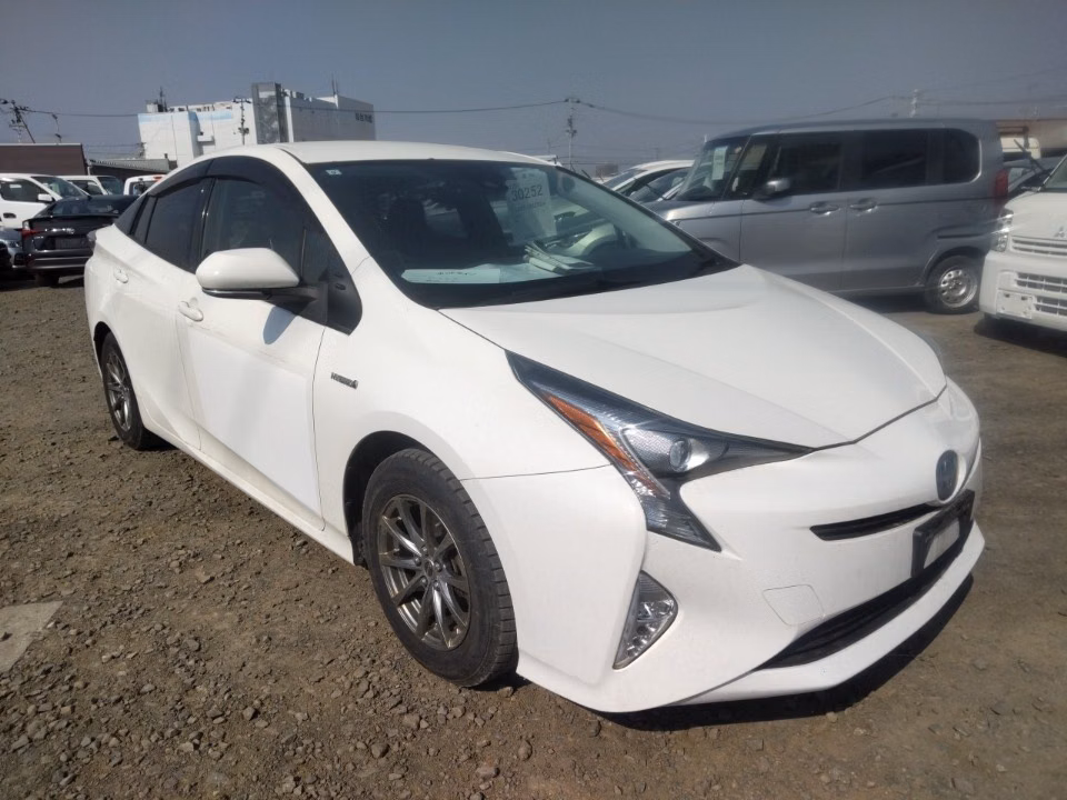 TOYOTA PRIUS