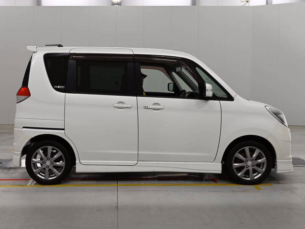 MITSUBISHI DELICA D:2