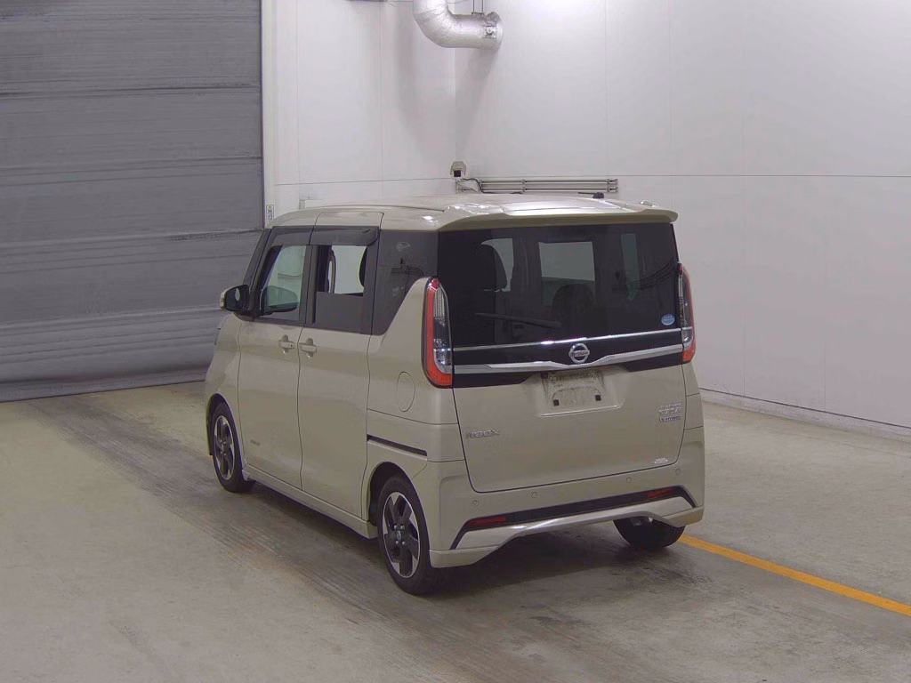 NISSAN ROOX