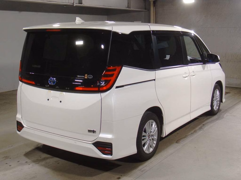 TOYOTA NOAH