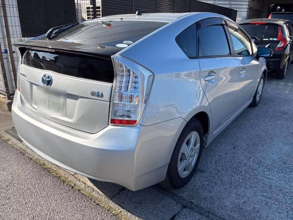 TOYOTA PRIUS