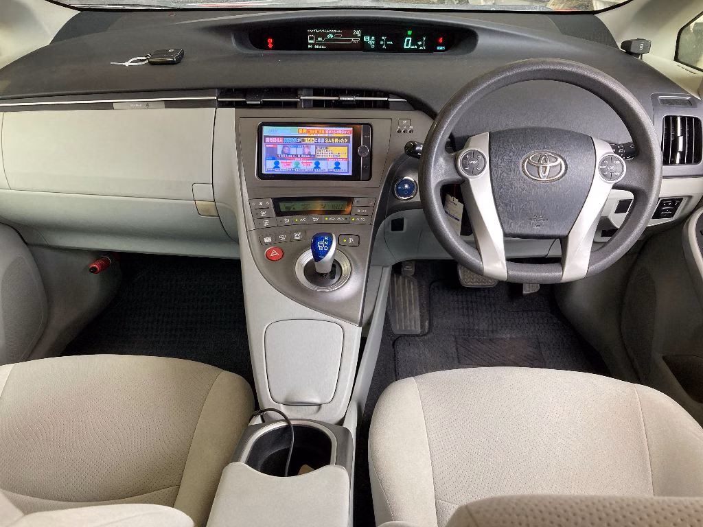 TOYOTA PRIUS