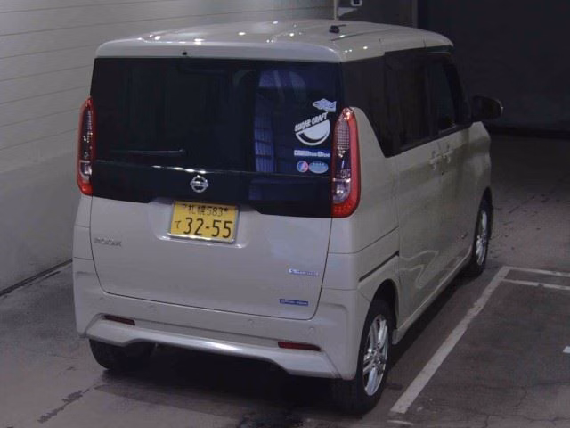 NISSAN ROOX