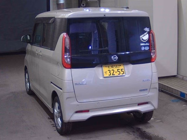 NISSAN ROOX