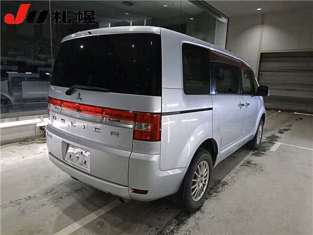 MITSUBISHI DELICA D:5