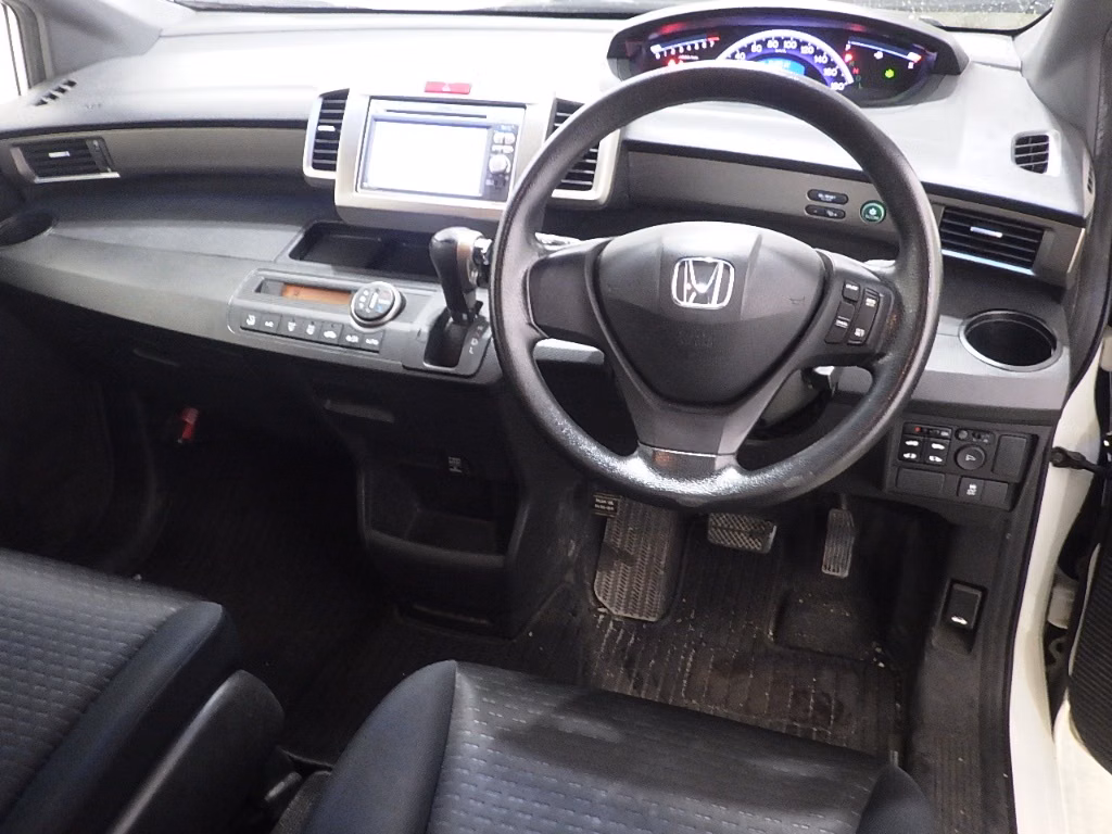 HONDA FREED SPIKE