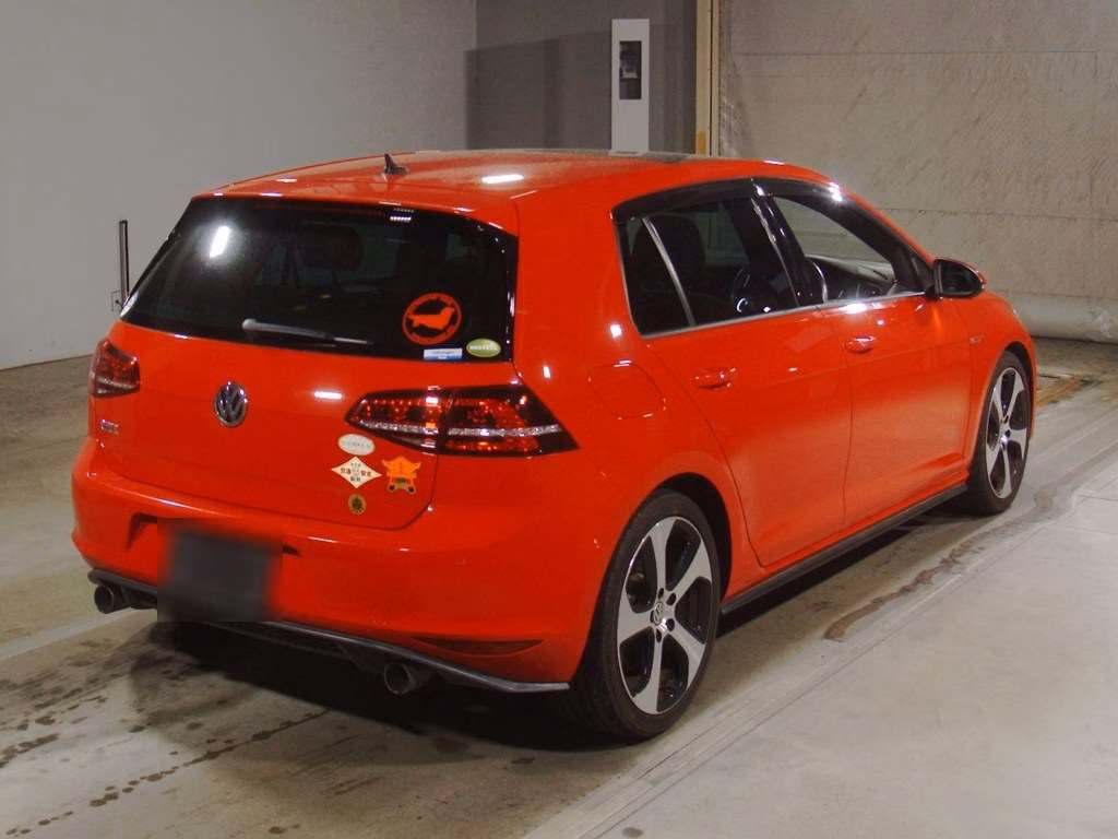 VOLKSWAGEN GOLF