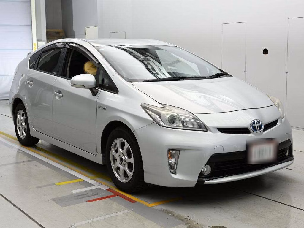 TOYOTA PRIUS