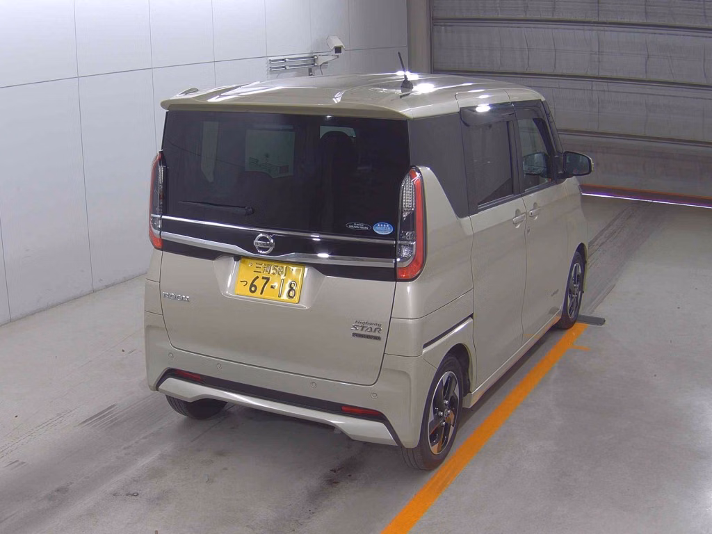 NISSAN ROOX