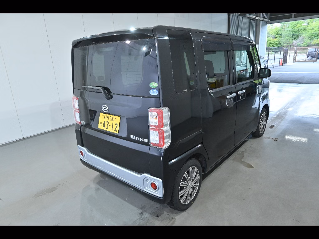 DAIHATSU WAKE